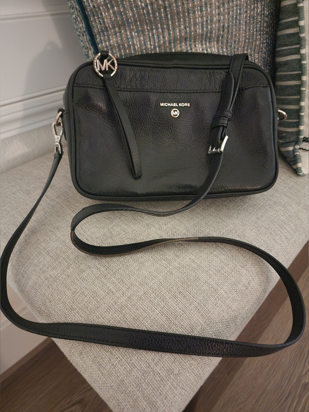 Michael Kors Black Leather Crossbody Bag W Removable & Adjustable Strap